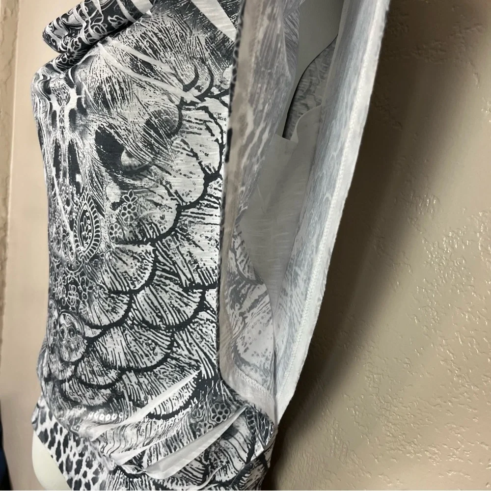 5 for $30 One world Women gray white floral‎ blouse size M - Picture 6 of 16